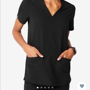 Figs Three Pocket Top